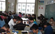 万红小学教务处副主任卢丽萍在中兴小学上示范课