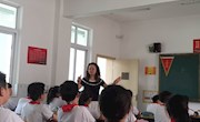 中兴小学王荷琴副校长在东渡联盟教学研讨活动中上名师引路课