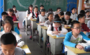 万红小学教务处副主任卢丽萍在中兴小学听校内研讨课并作指导